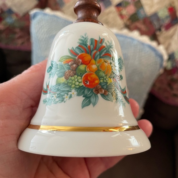 Avon Brand "Christmas 1985" Ceramic Bell with Wooden Handle w/gold tip vintage - Picture 2 of 7
